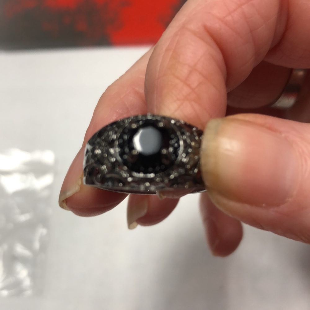 Brand new ring - Picture 2 of 3